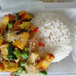 กระเพราวุ้นเส้นมังสวิรัติราดข้าว