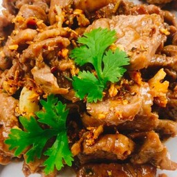 หมูกระเทียม(ราดข้าว)
