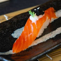 แซลมอนย๊าวยาวสด