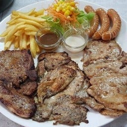 Set5= พอร์คชอปคุโรบุตะ+หมูนมสด+ไก่พริกไทยดำ+ไส้กรอกไก่ 3 ชิ้น