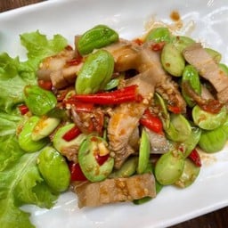 หมูสามชั้นผัดกะปิสะตอ