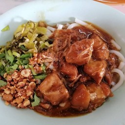 ขนมจีนไหหลําแห้งหมูตุ๋น