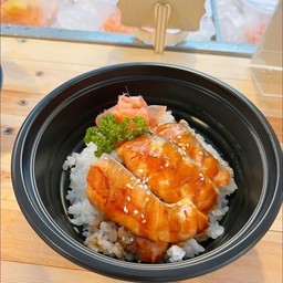 ข้าวหน้าแซลมอนเผาไฟ