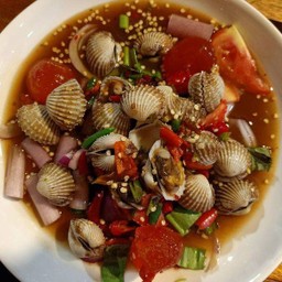 ยำหอยแครงไข่แดงเค็ม