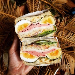 แซนวิสโบโลน่าแฮมไข่