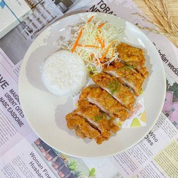 ข้าวไก่กรอบซอสน้ำปลาหวานเคีี่ยว ไก่กรอบม้าก ซอสเจ้มจ้น