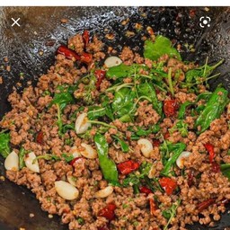 ข้าวกะเพราเนื้อโคขุน