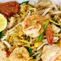 Mixed noodles,flavourful prawn broth,prawn,squid pork belly.