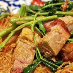 หมี่กระเฉด หมูกรอบxl
