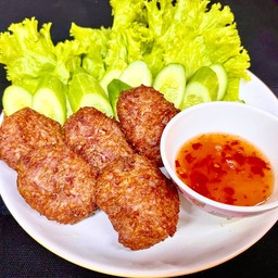 หมูก้อนทอดกระเทียมชุดเล็ก