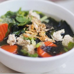 แกงจืดสาหร่ายวากาเมะ+หมูสับ