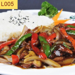 农家炒猪肉饭配例汤 ชุดข้าวเนื้อผัดพริกพร้อมซุป