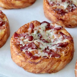 Bacon cheese croissant
