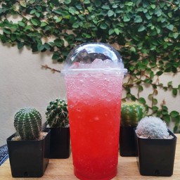 สตอเบอร์รี่ โซดา