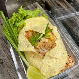 ผัดไทหมูห่อไข่