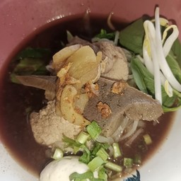 ก๋วยเตี๋ยวหมูน้ำตก และต้มยำ