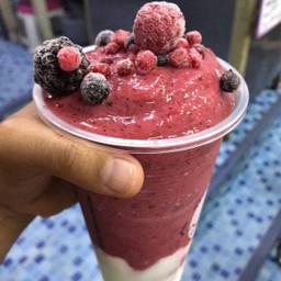 Mix Berry Yogurt Smoothie
