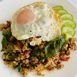 ครัวในบ้าน หมู่บ้านโกเด้นทาวน์รามอินทรา-วงแหวน