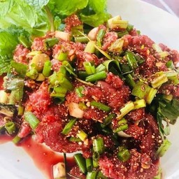 ก้อยเนื้อเลือด