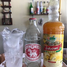 น้ำสัปปะรดผสมโซดา