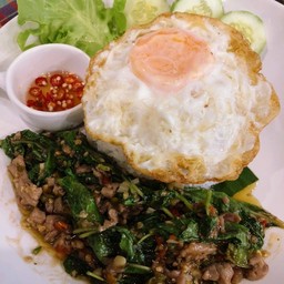 ข้าวกระเพราเนื้อ