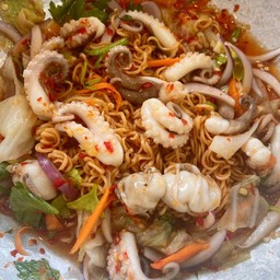 ยำมาม่าหมึกสาย