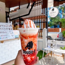 มะพร้าวนมสดสตรอว์เบอรี่ปั่น