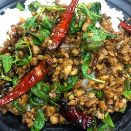 กระเพราหมูสับ