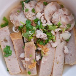 เชฟบอม ก๋วยเตี๋ยวหมูยอระเบิด