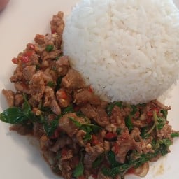 ข้าวกระเพราเนื้อ