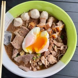 ก๋วยเตี๋ยวเรือแจว ณ ศรีราชา