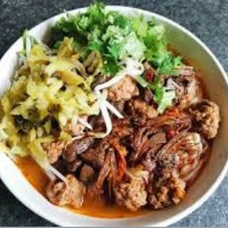 ขนมจีนน้ำเงี้ยว (ตลาดสันกำแพง)