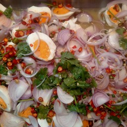 ยำไข่เค็ม