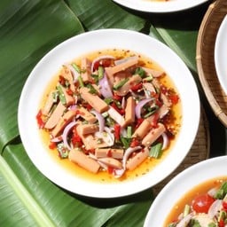 ยำไส้กรอก