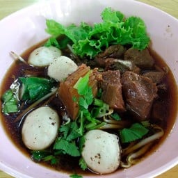 ก๋วยเตียวหมูตุ๋น