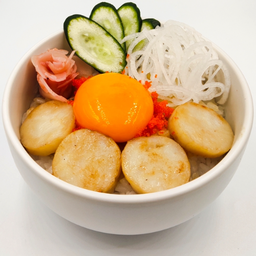 ข้าวหน้าหอยเชลล์ฮอกไกโดย่าง(M)