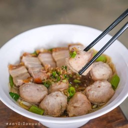 Dเกาเหลาหมูเด้ง+หมูกรอบ