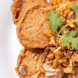 หมูยอห่อใบตองทอด.