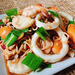 ตำมาม่าน้ำปลาร้ารวมมิตร