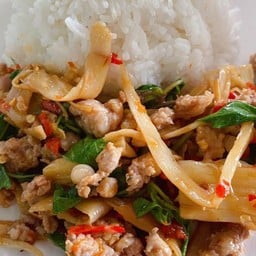 ร้านกระเพราลับครัวคนหิว