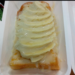 ขนมปังปิ้งเนย ไวท์ช็อกโกแลต กล้วย
