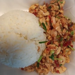 ข้าวไก่ผัดพริกเกลือ