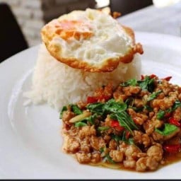 ร้านกระเพรา &ยำเเก้วเชค คลุกเส้น 1