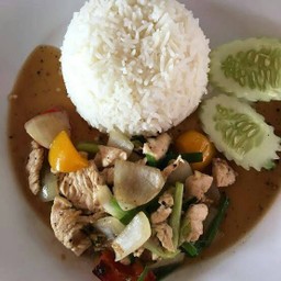 ผัดพริกไทดำราดข้าว