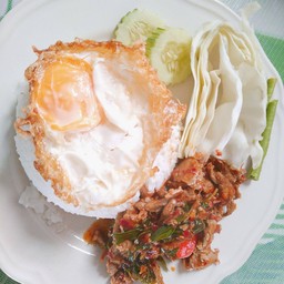 เนื้อผัดเครื่องเทศราดข้าวไข่ดาวหอมๆพิเศษ