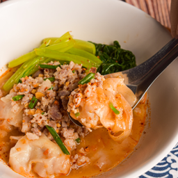 เกี๊ยวหมูสับต้มยำ