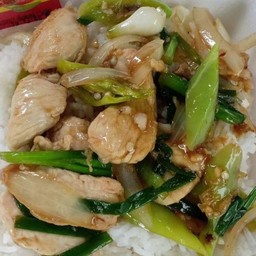 ข้าวไก่ผัดพริกสด
