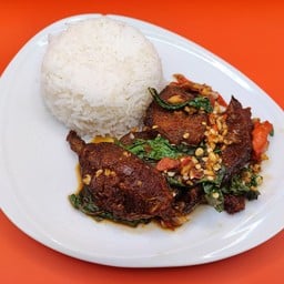 กะเพราปลาดุกกรอบ