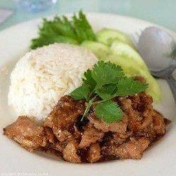 หมูกระเทียมราดข้าว