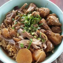 ก๋วยเตี๋ยวไก่มะระหมูน้ำตกคุณนุช